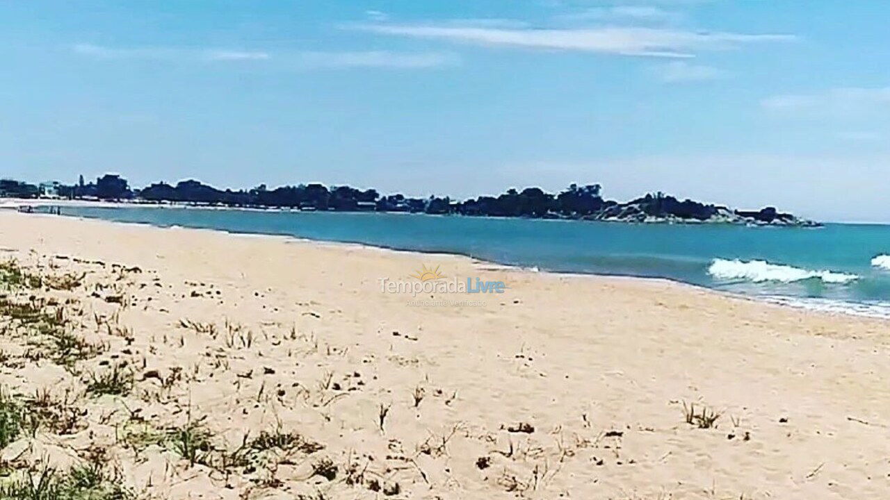 Casa para aluguel de temporada em Cabo Frio (Unamar)