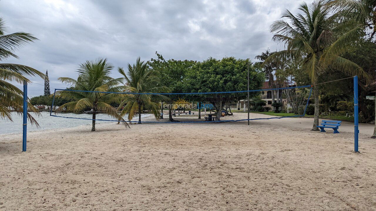 Casa para alquiler de vacaciones em São Pedro da Aldeia (Praia Linda)