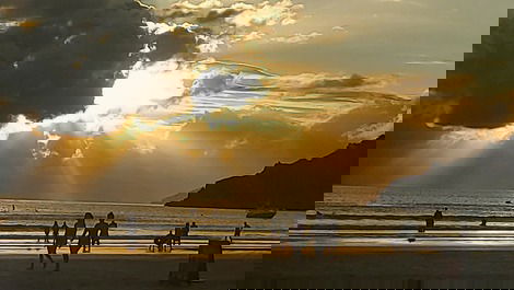 Por do sol, visto na praia