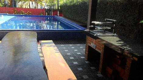 Casa Praia da Baleia, 4 suites, piscina, excelente entorno familiar
