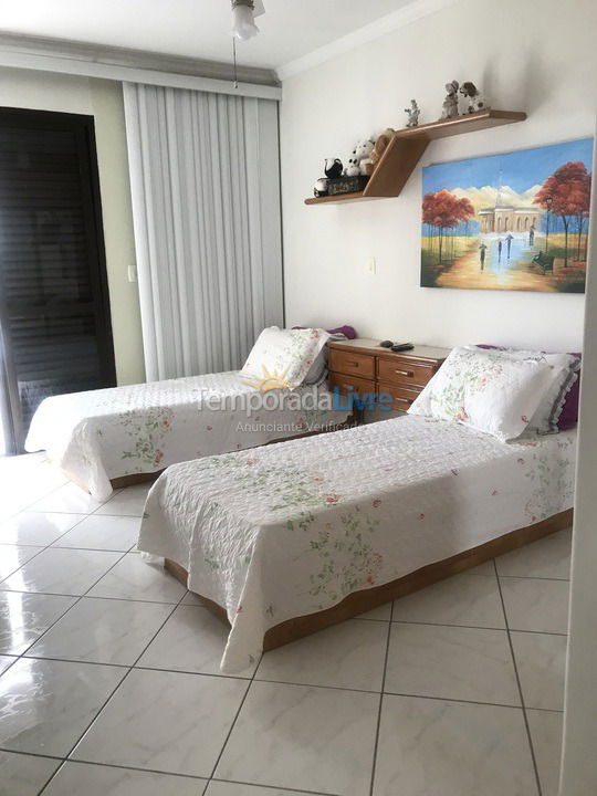 Apartamento para aluguel de temporada em Guarujá (Praia do Tombo)