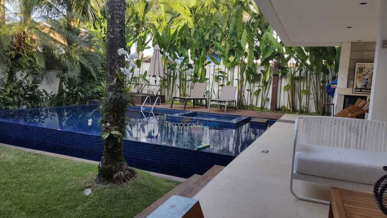 Casa para alquiler de vacaciones em São Sebastião (Praia da Baleia)