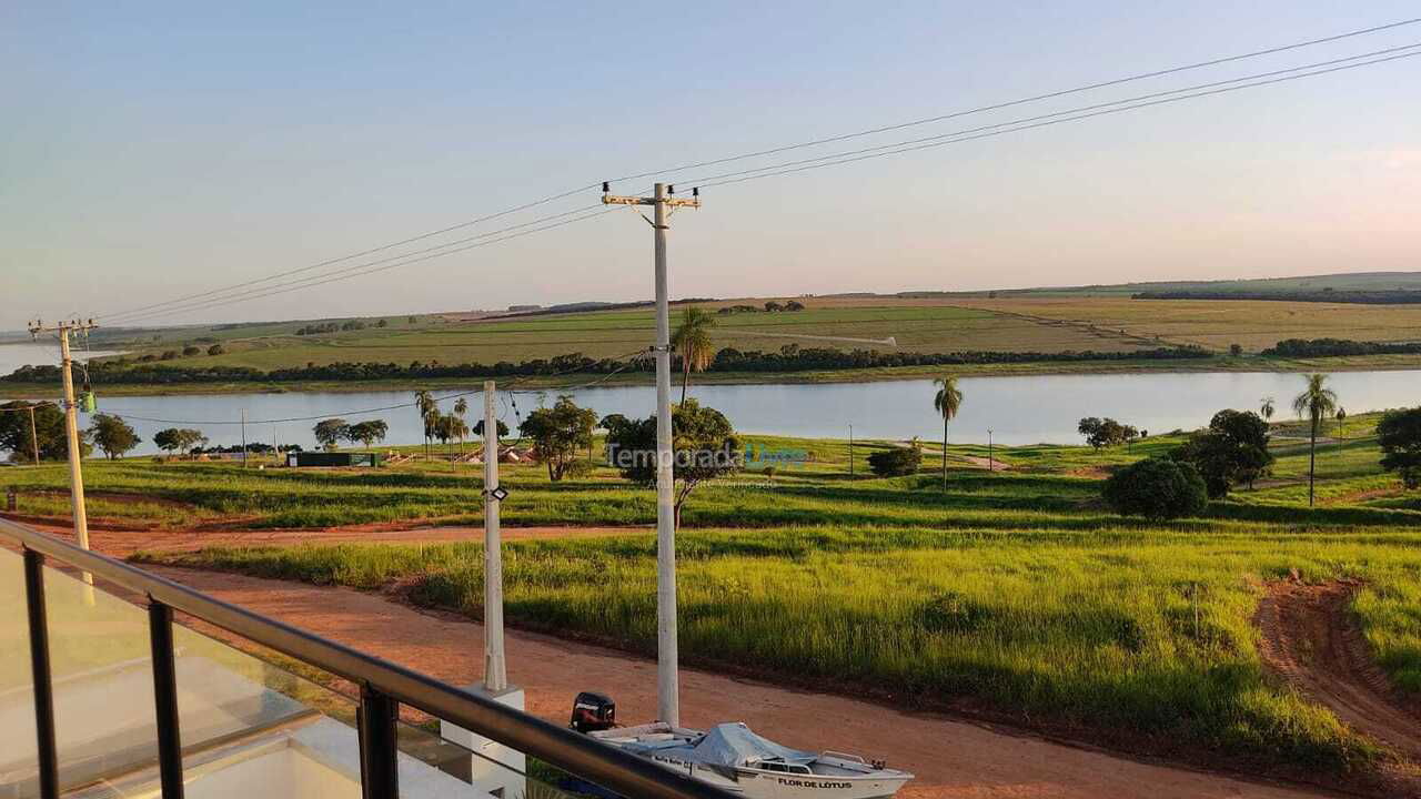 Casa para alquiler de vacaciones em Itaí (Riviera Santa Cristina)