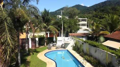 CASA COM PISCINA A 550M DA PRAIA DE JUQUEHY