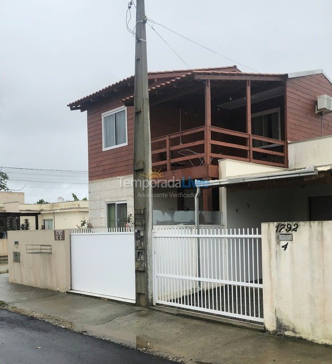 Casa para aluguel de temporada em Penha (Armaçao)
