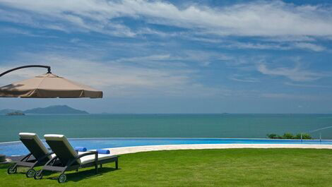 Pan013 - Giant luxury mansion near Panama City