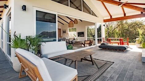 Pan026 - Beachfront villa with pool in Playa Venao