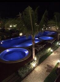 Area da piscina a noite