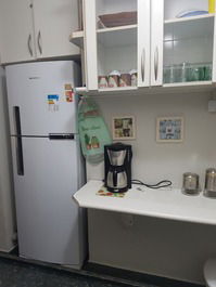 Apartamento com ar condicionado/piscina/ na praia das toninhas