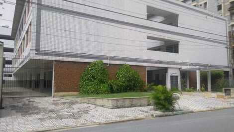 Apt foot in the sand 100m from the beach in Vila Caiçara Praia Grande