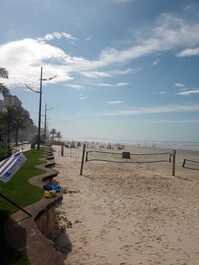 Pie apto en la arena a 100m de la playa en Vila Caiçara Praia Grande