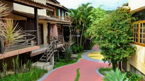 Casa charmosa e confortável abraçada pela natureza em Ilhabela