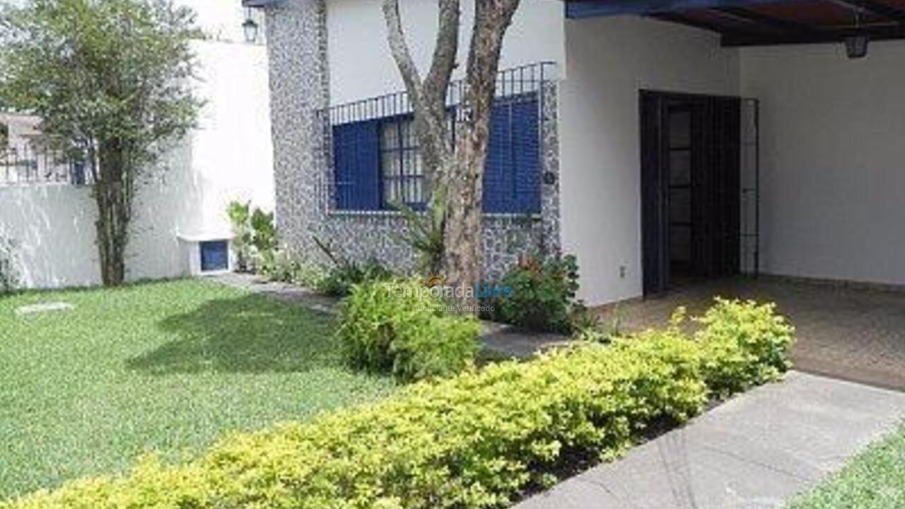 Casa para alquiler de vacaciones em Rio das Ostras (Balneário Remanso)