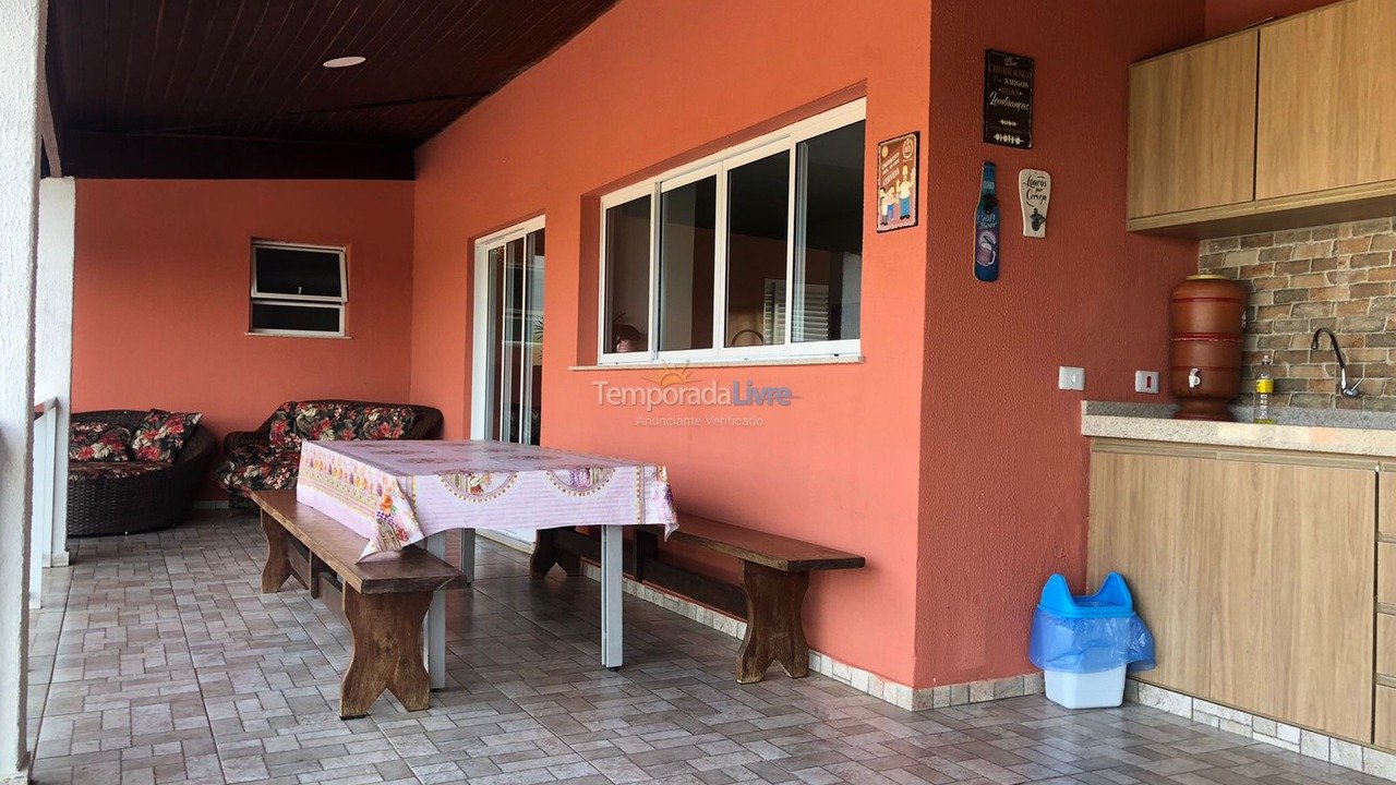 Casa para aluguel de temporada em Pardinho (Ninho Verde Eco Residence)