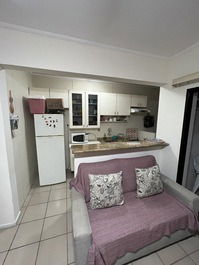 Apartment in Pitangueiras 100 meters from the beach with pool and 2 parking spaces.