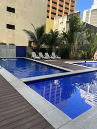 Apartment in Pitangueiras 100 meters from the beach with pool and 2 parking spaces.