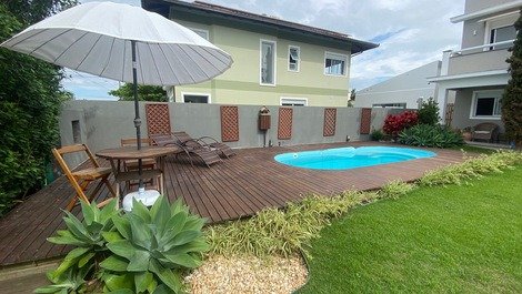 Great house with garden and barbecue, 250 meters from the sea