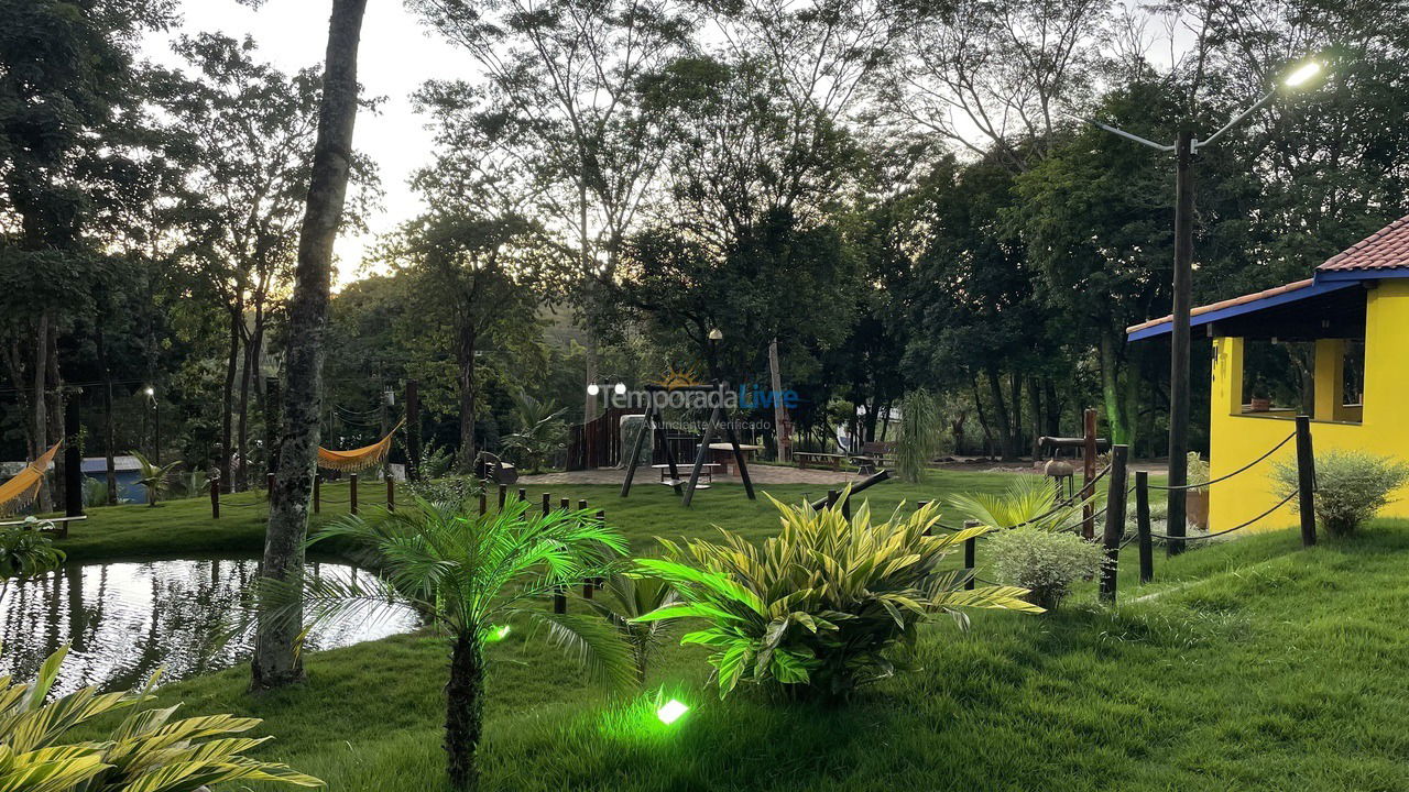 Granja para alquiler de vacaciones em São José do Rio Pardo (Sítio Dois Irmãos)