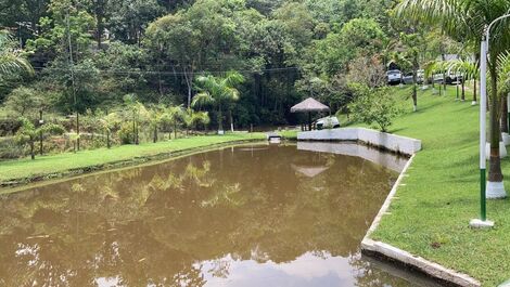 Lago para pesca esportiva