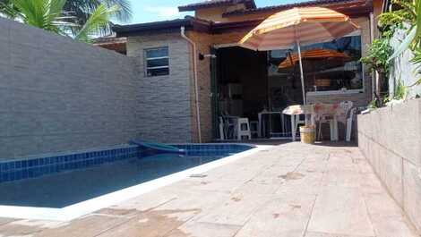 Casa aconchegante com piscina em Boracéia - Litoral Norte de SP