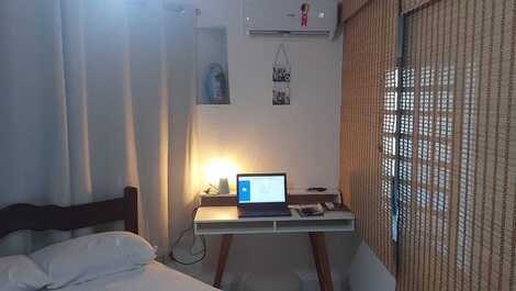 Segundo quarto com home office