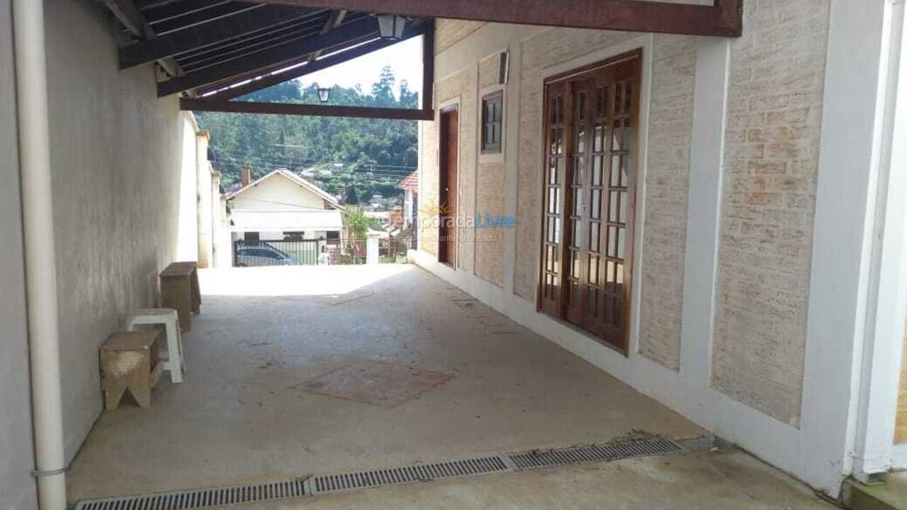 Casa para aluguel de temporada em Monte Verde (Camanducaia)