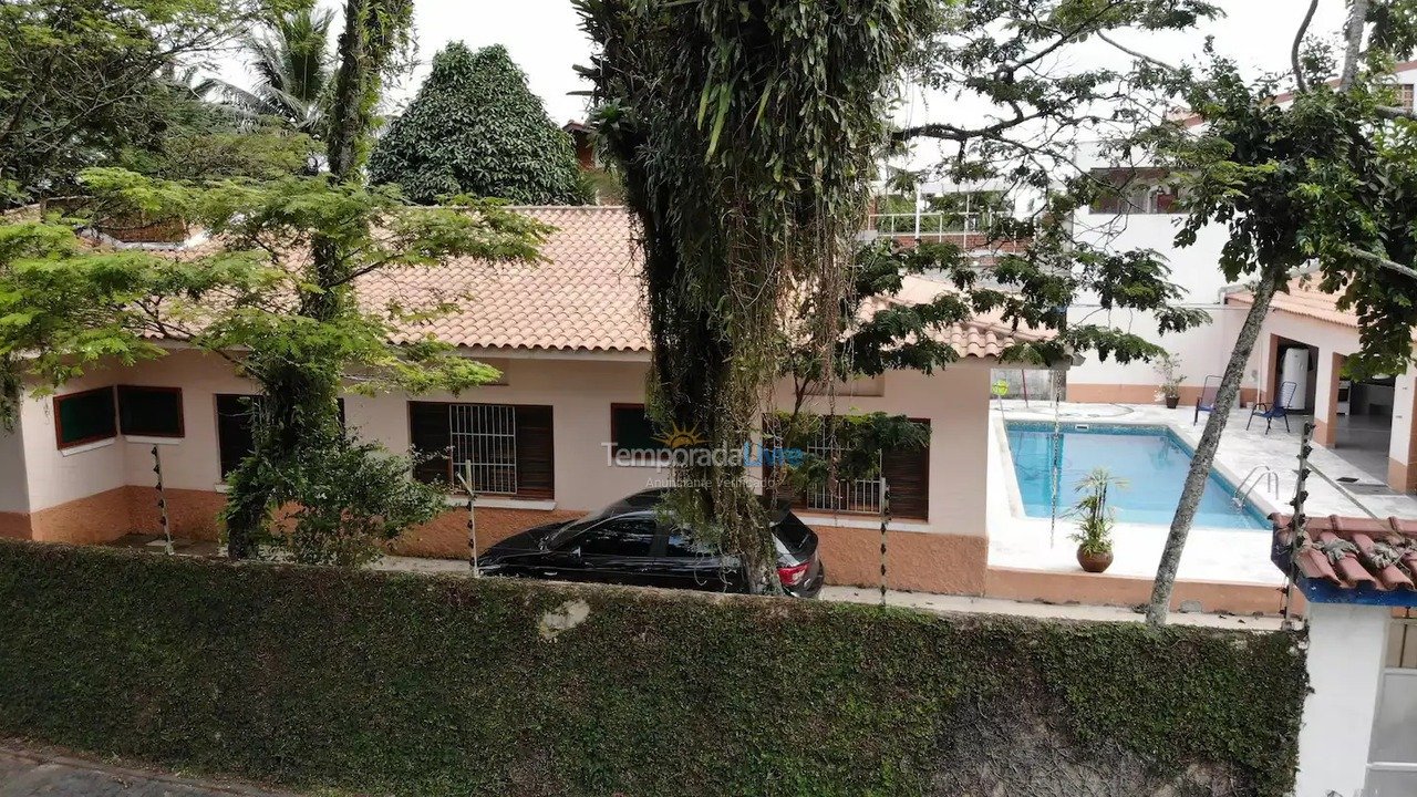 Casa para aluguel de temporada em Guarujá (Jardim Guaiuba)