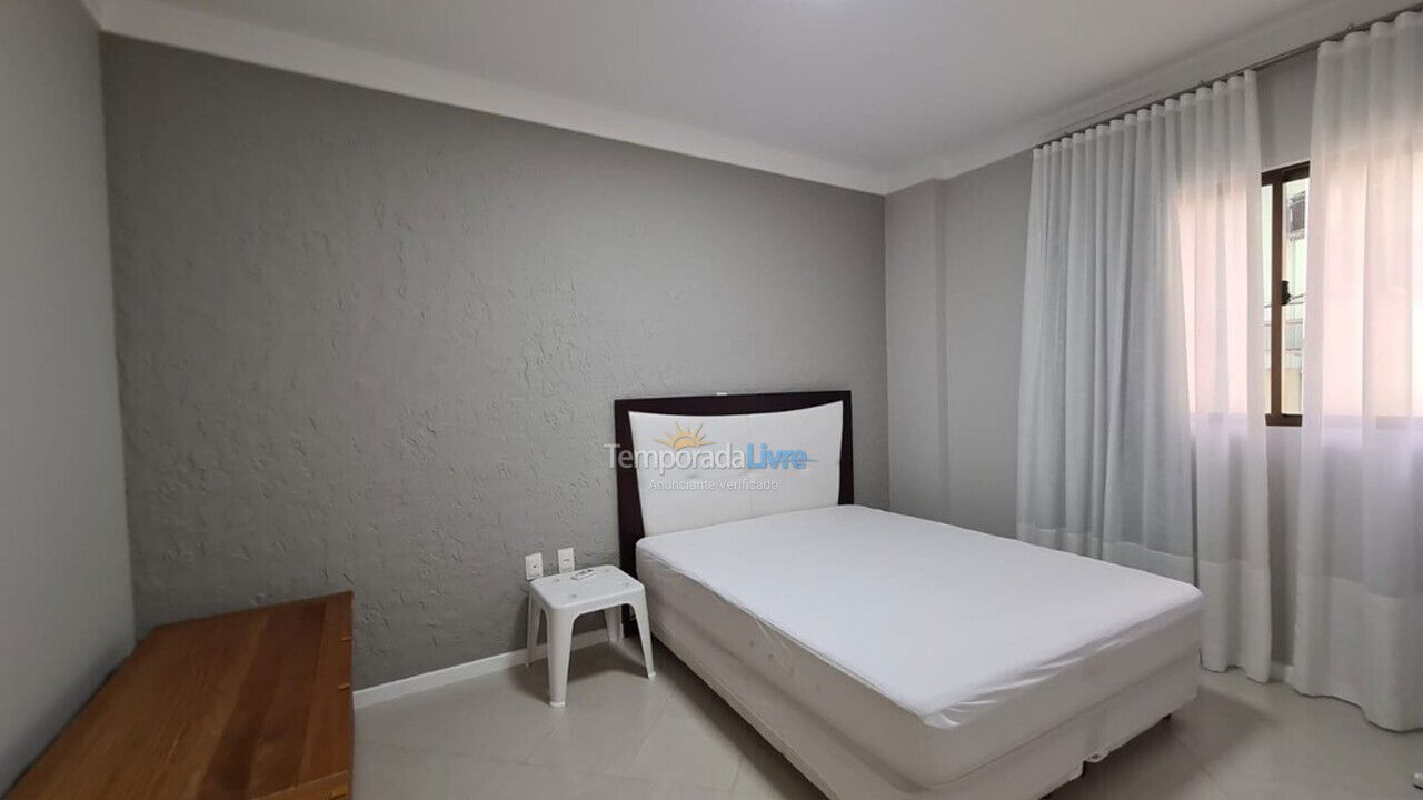 Apartamento para aluguel de temporada em Itapema (Meia Praia)