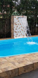 Piscina com cascata