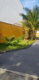 House in Caraguatatuba with private pool in a gated community.
