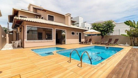 Wonderful house with 4 suites, swimming pool, 200 meters from the sea