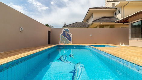 Casa maravilhosa com 4 suítes, piscina, à 200 metros do mar