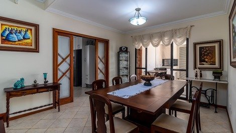 Wonderful house with 4 suites, swimming pool, 200 meters from the sea