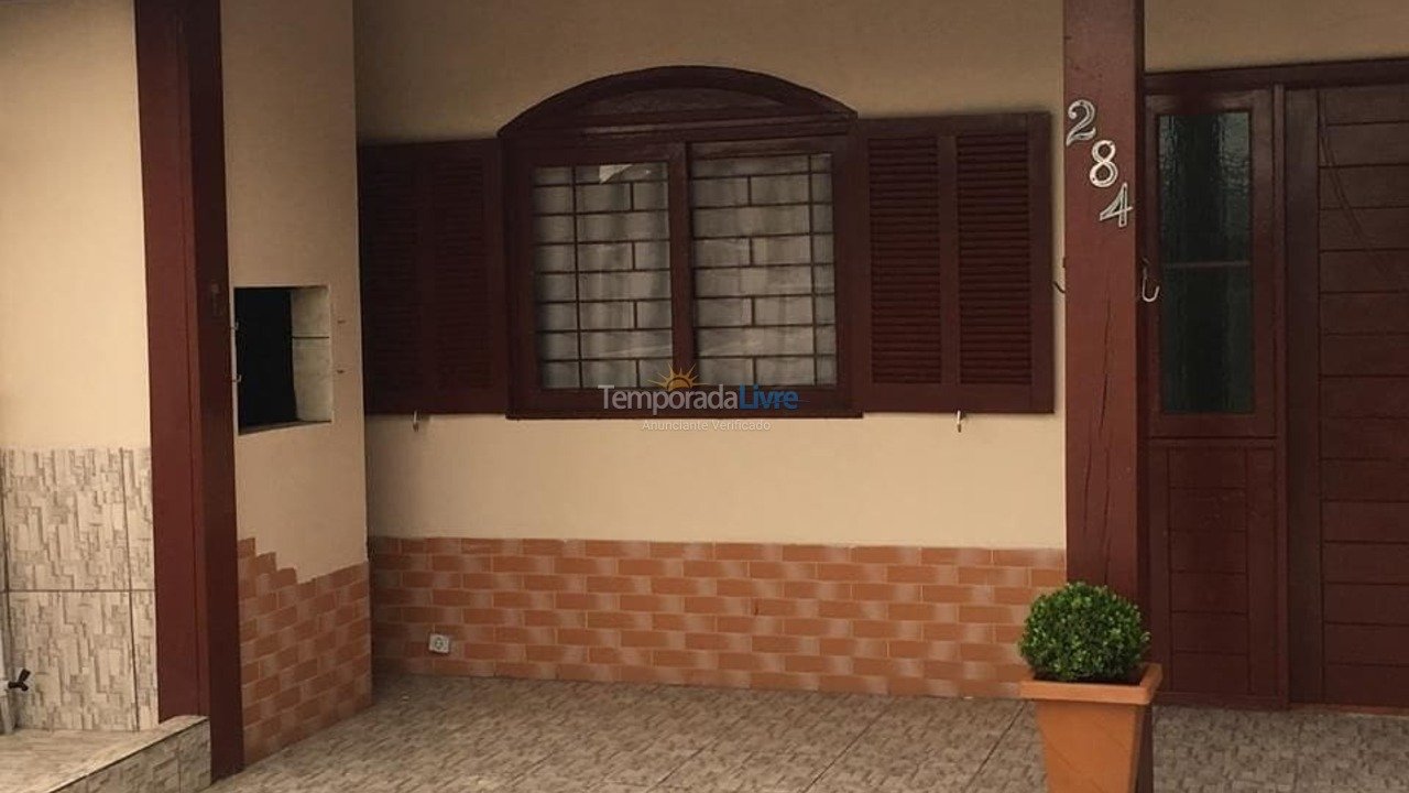 Casa para aluguel de temporada em Torres (Praia da Cal)
