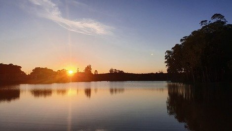 Por do sol no lago
