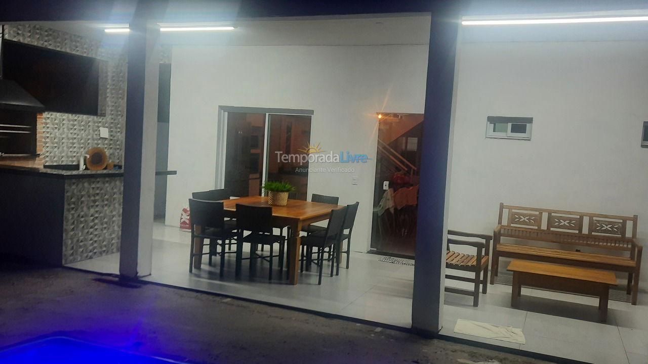 Casa para aluguel de temporada em Peruíbe (Bougainvillee)