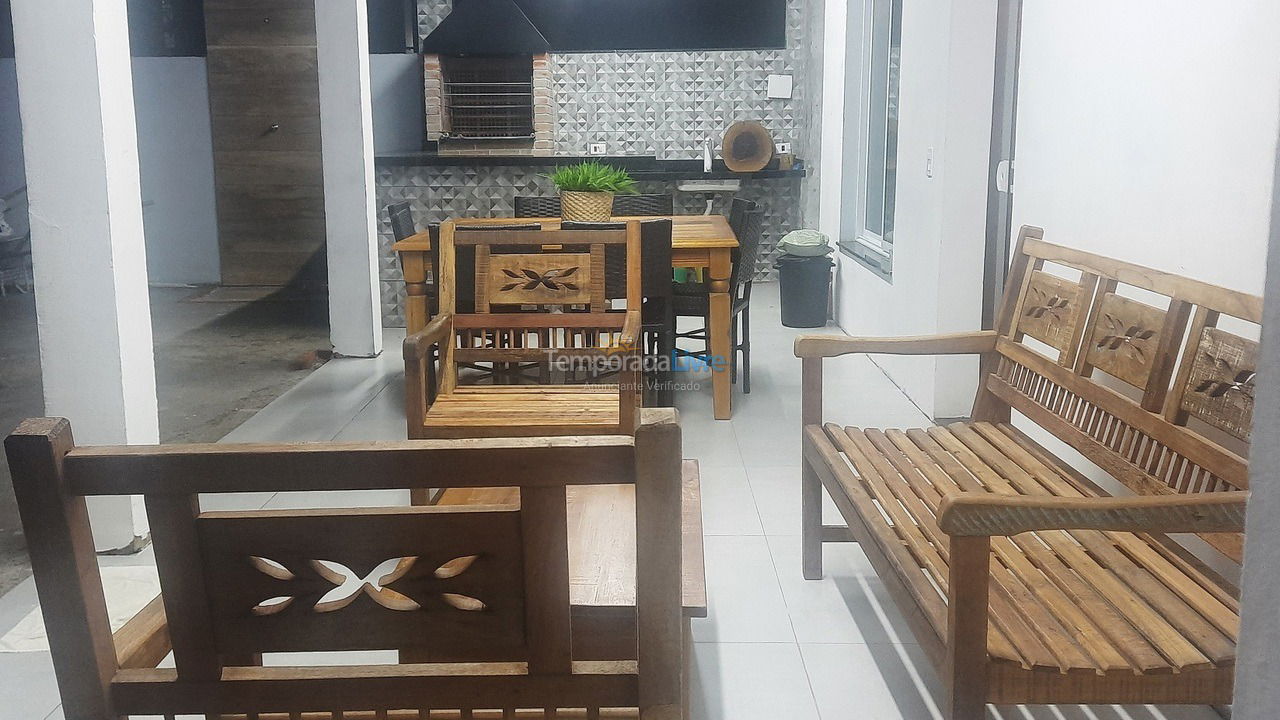 Casa para aluguel de temporada em Peruíbe (Bougainvillee)
