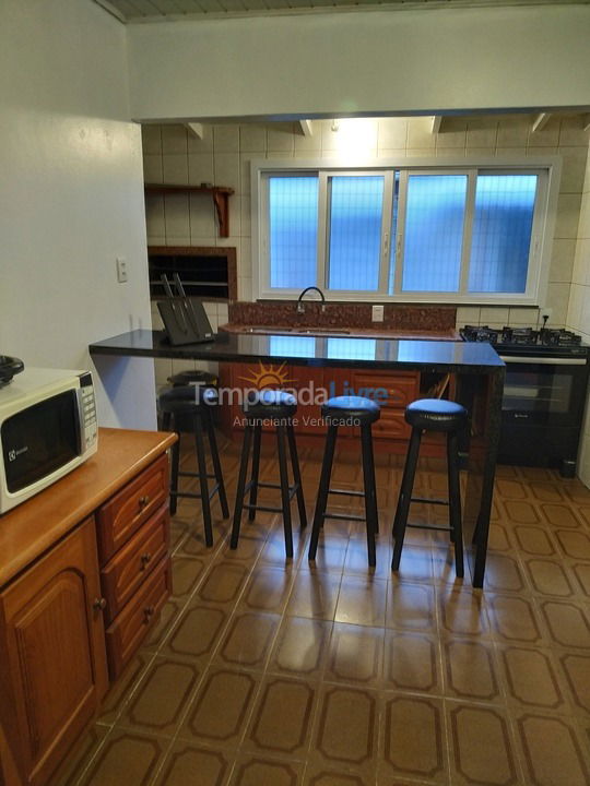 Casa para aluguel de temporada em Torres (Praia da Cal)