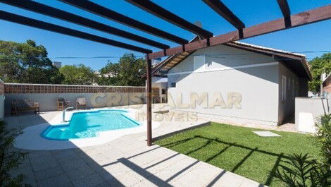 CASA CON PISCINA Y 4 SUITES EN MARISCAL