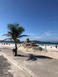 Flat para temporada em Cabo Frio - RJ (Pé na areia / Praia do Forte)