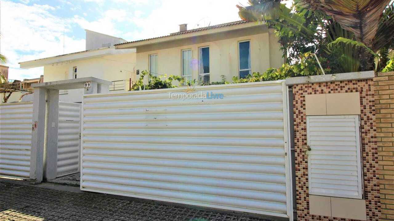 Casa para aluguel de temporada em Bombinhas (Praia de Bombas)