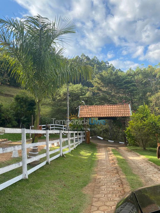 Casa para aluguel de temporada em Santo Antônio do Pinhal (Rio Preto)
