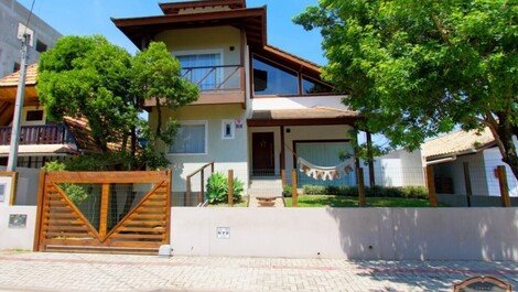 HOUSE WITH POOL, 03 BEDROOMS, FOR 08 PEOPLE 200m FROM MARISCAL BEACH
