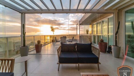 Beautiful penthouse overlooking the Mariscal sea