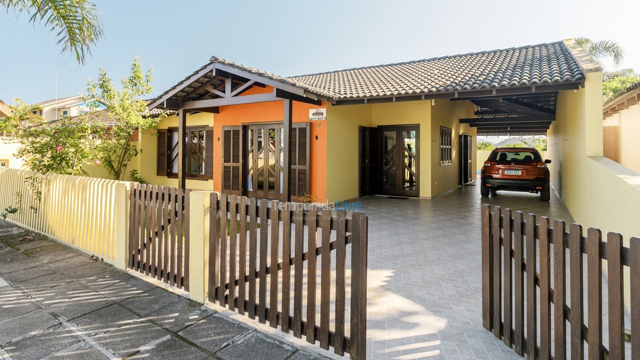 House for vacation rental in Guaratuba (Barra do Saí)