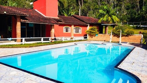 House for rent in Juquitiba - Super Piscina Adulto E Infantil Festas E Temporada