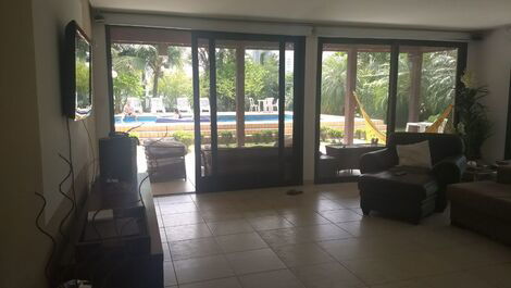 BEAUTIFUL TOWNHOUSE FOR UP TO 11 PEOPLE 30M PRAIA DA ENSEADA - GUARUJÁ