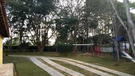 HERMOSA CHACARA EN MOGI DAS CRUZES, ACOMODA 150 PERSONAS EN CAMAS.