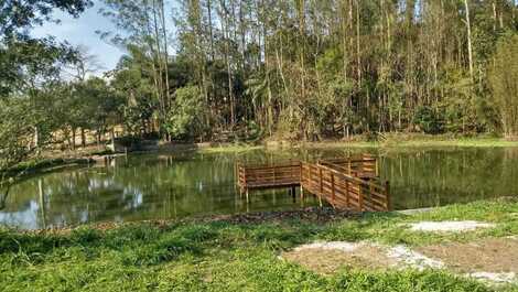 HERMOSA CHACARA EN MOGI DAS CRUZES, ACOMODA 150 PERSONAS EN CAMAS.