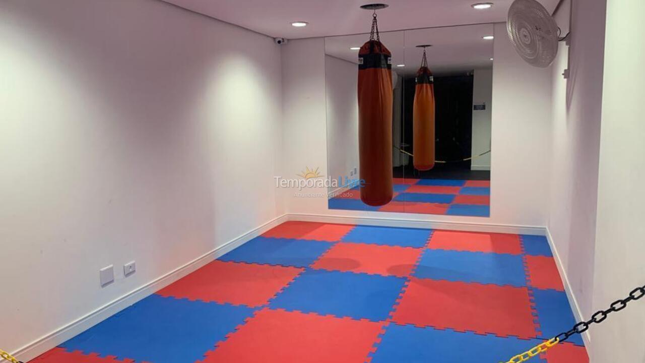Apartamento para aluguel de temporada em Guarujá (Pitangueiras)